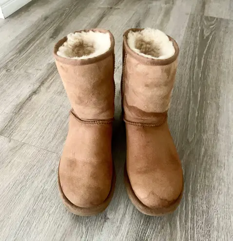 UGG Authentic s Shearling Lined Boots Size 7