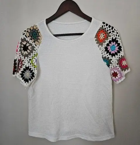 Emery Rose Top Blouse White Crochet Short Sleeves Colorful Cute Neutral Size M