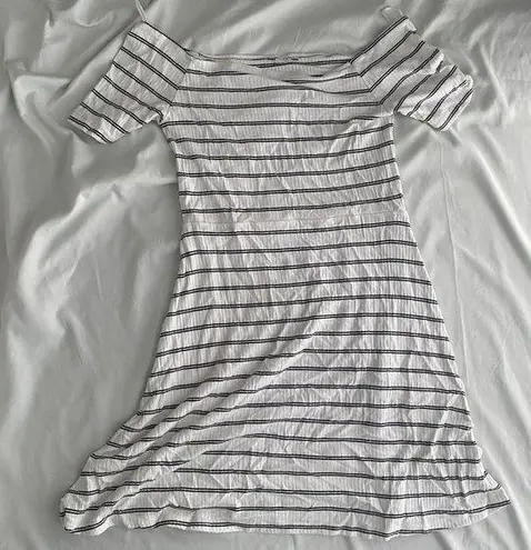 Aeropostale 💖 4 for $25 sale 🎉 
 Off the shoulder Striped dress