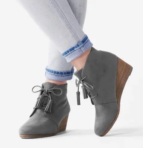 Dr Scholls Women Dakota Wedge Bootie Boots Gray Suede Size 8W Tassel Tie