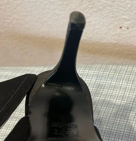Nina Black Matte Satin-Like Heels Size 9.5