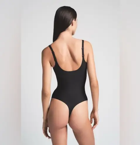 SKIMS Body Unlined Plunge Bodysuit L
