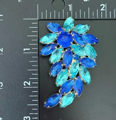 Vintage Unsigned Cobalt Blue & Teal Navette Marquis Rhinestone Leaf Brooch 20g.