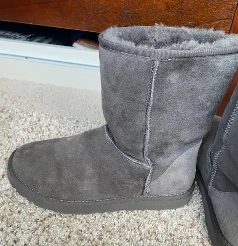 UGG Classic Short Grey