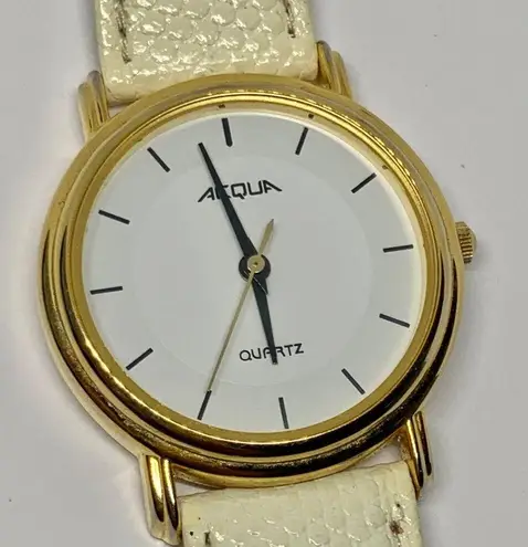 Vintage ACQUA women’s wrist watch Quartz 34mm gold tone leather band running