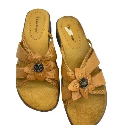 Baretraps  Womens Outlast Sandals Sz 8 Mustard Leather Flower Strappy Slides Boho