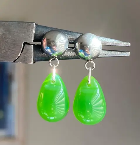 Handmade green opal teardrop Czech glass simple minimalist earrings💚