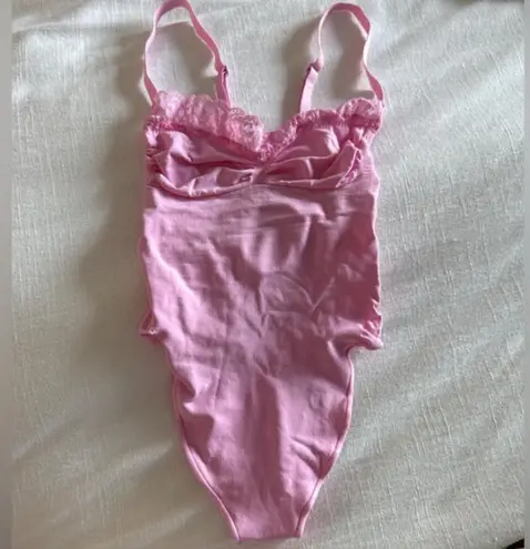 SKIMS Bubblegum Lace Sculpting Bodysuit L