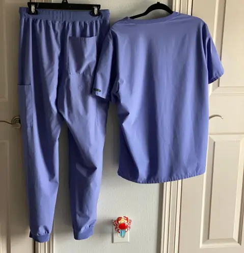 Jaanuu Scrub Set