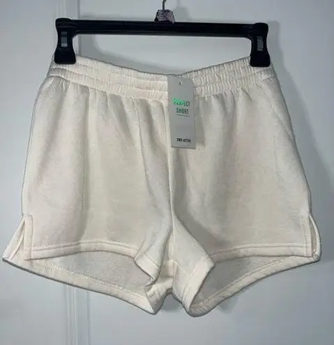 Streetwear Society NWT Creme Beige Fleece Lined Stretchy Shorts Sz Small Petite