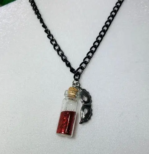 Masquerade Red Glitter Sparkle Necklace New