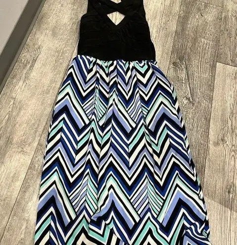 Crystal Doll Size 3 Women’s black blue and white maxi dress with zipper and clip