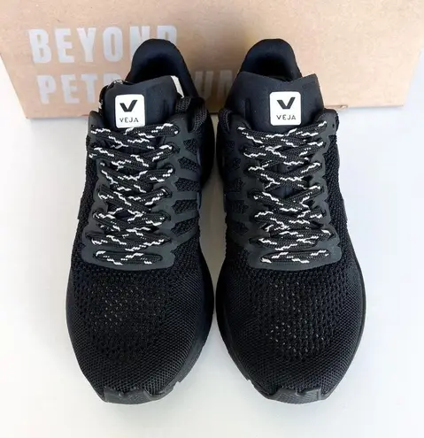 VEJA Marlin V-Knit in Full Black