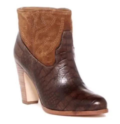 Matisse Footwear MATISSE Understated ‘Done and Dusted’ Oak Leather western Bootie