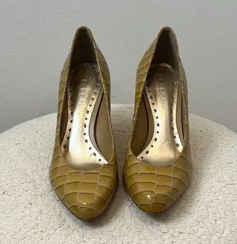 BCBG gold/yellow reptile textured Heels Elegant Design size 6. Gold