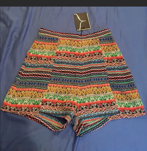 Dance & Marvel NWT high waisted patterned shorts high waist small