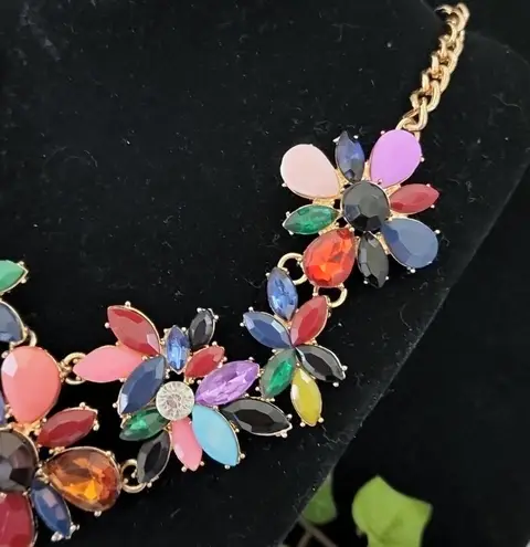 Stunning Multi Color Flower Necklace Set Gold