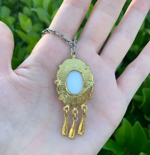 Vintage Retro Gold Color Mona Lisa Portrait Painting Necklace w/ Silver Chain