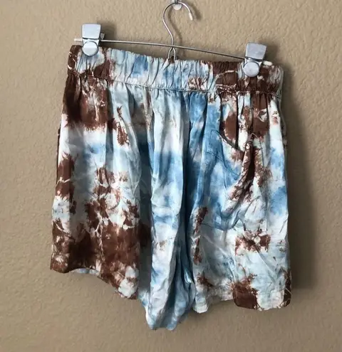 NWT Tina + jo pull on satin tie dye shorts