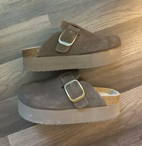 Cushionare Platform Clogs