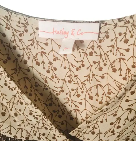 Hailey & Co. Balloon Sleeves Top