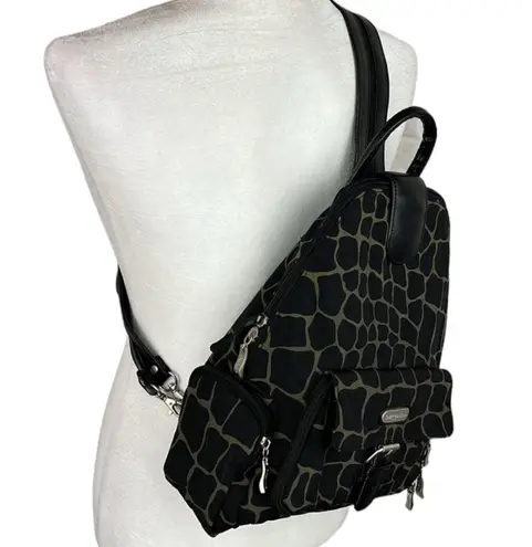 Baggallini Metro Black & Tan Giraffe Print Convertible Backpack Daypack Bag