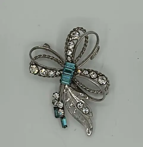 VIntage 1960s brooch. Silver