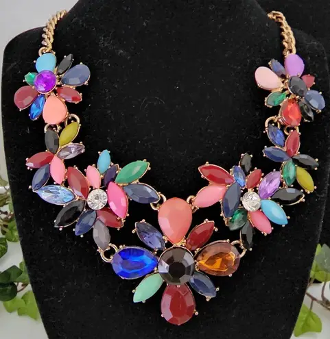 Stunning Multi Color Flower Necklace Set Gold