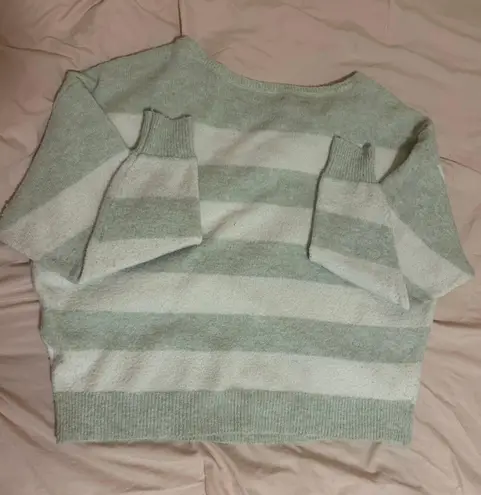 American Eagle Outfitters sweater