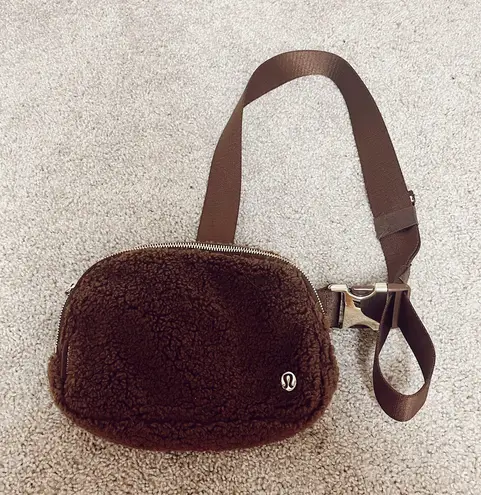 Lululemon Everywhere Belt Bag