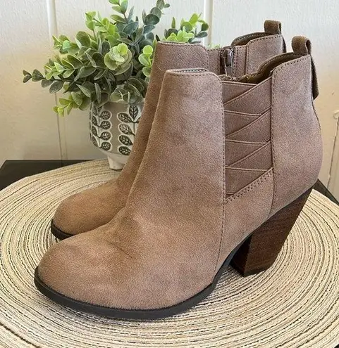 mix no. 6  Vince Ankle Boots Booties Tan Chunky heel sz 7.5