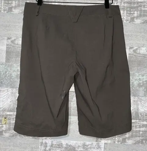 Athleta Green Bermuda Shorts Ladies 6