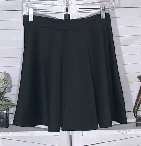 Vintage Y2K Black Stretchy Skater Mini Skirt Size Medium