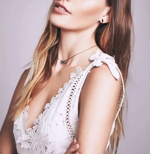 Saylor Juliet Romantic White Floral Lace Romper