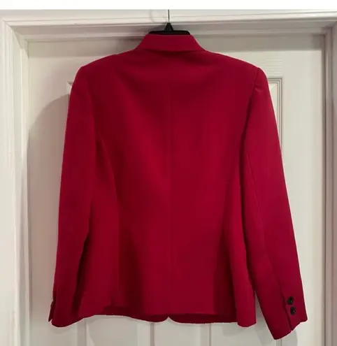 Kasper long sleeve Red Blazer has shoulder pads is a size 6.