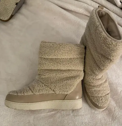 Target sherpa boots