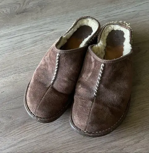 UGG  Australia Women’s Kohala Brown Clogs Size 9 Sheep Wool Lined Leather Suede