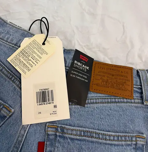 Levi's NWT Ribcage High-Rise Shorts