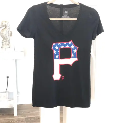 Genuine Merchandise NWT! MLB Pittsburgh Pirates Sz S Flag “P” Tee T-Shirt Top