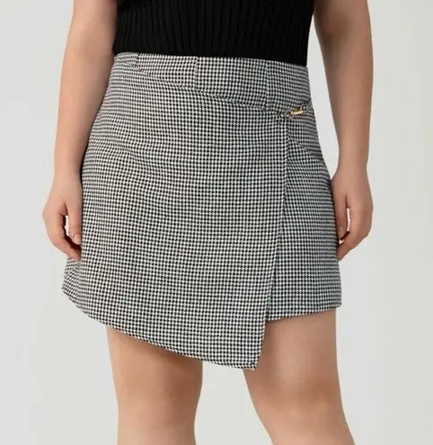 Cider Black Houndstooth Mid Waist Mini Skort