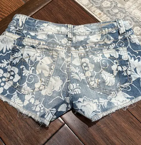 1st Kiss Denim Floral Distressed Short