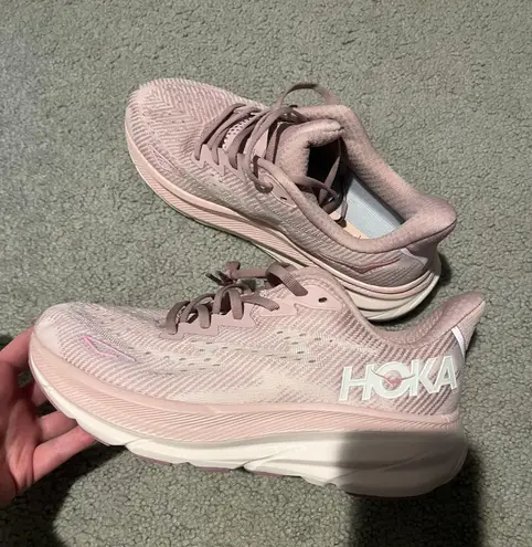 HOKA CLIFTON 9 6B ピンク（Hoka One One Clifton 9 Sandstone