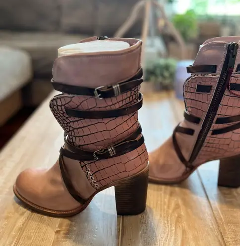 FREEBIRD by Steven NWOT Crocodile Bakers Discontinued Color booties