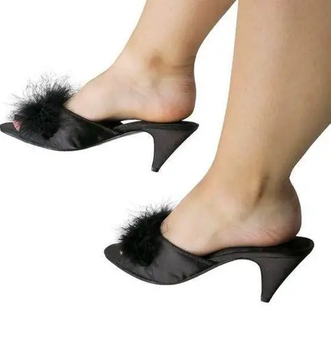 Ellie Vintage Y2K  Black Feather Kitten Heels