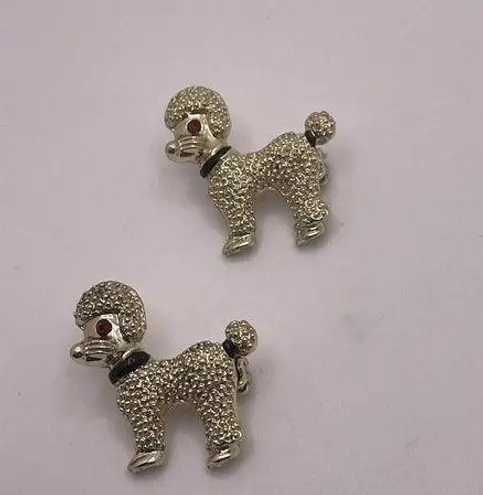 Lot Of 2 Matching Brooch Pins