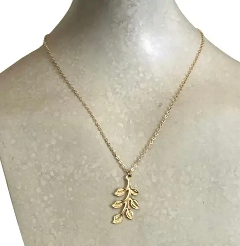 Gold Plated Leaf Pendant Necklace Dainty Necklace Round Link Chain Adjustable