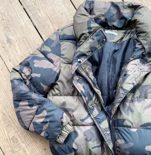 Urban Outfitters Camo Puffer Jacket 
