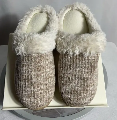 Isotoner Women’s Memory Foam Slippers Smoky Taupe Faux Fur Size 7.5–8 MD