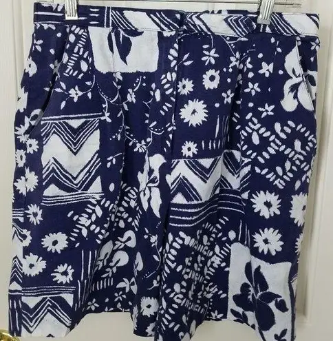 Bermuda Bette & Court  Blue and White Floral Shorts Size 10