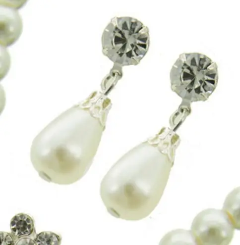 WHITE PEARL & CLEAR RHINESTONE FLOWER NECKLACE SET